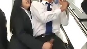 Handjob Jepang Di Dalam Bus Umum