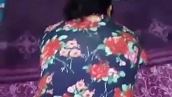 Istri India Melakukan Seks Yang Penuh Gairah Dengan Suaminya