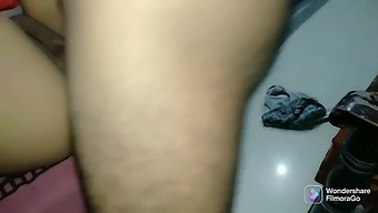 An Indian Girl Gets Fucked By A Pizza Delivery Boy