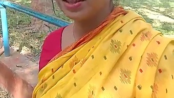 Indian Housewife Shari Bhabhi'S Intimate Encounter