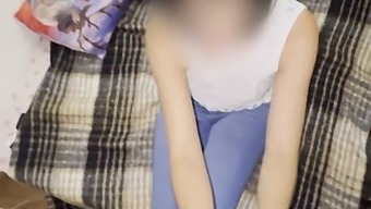 Hemgjord Video Av En Mexikansk Student Med En Stor Rumpa
